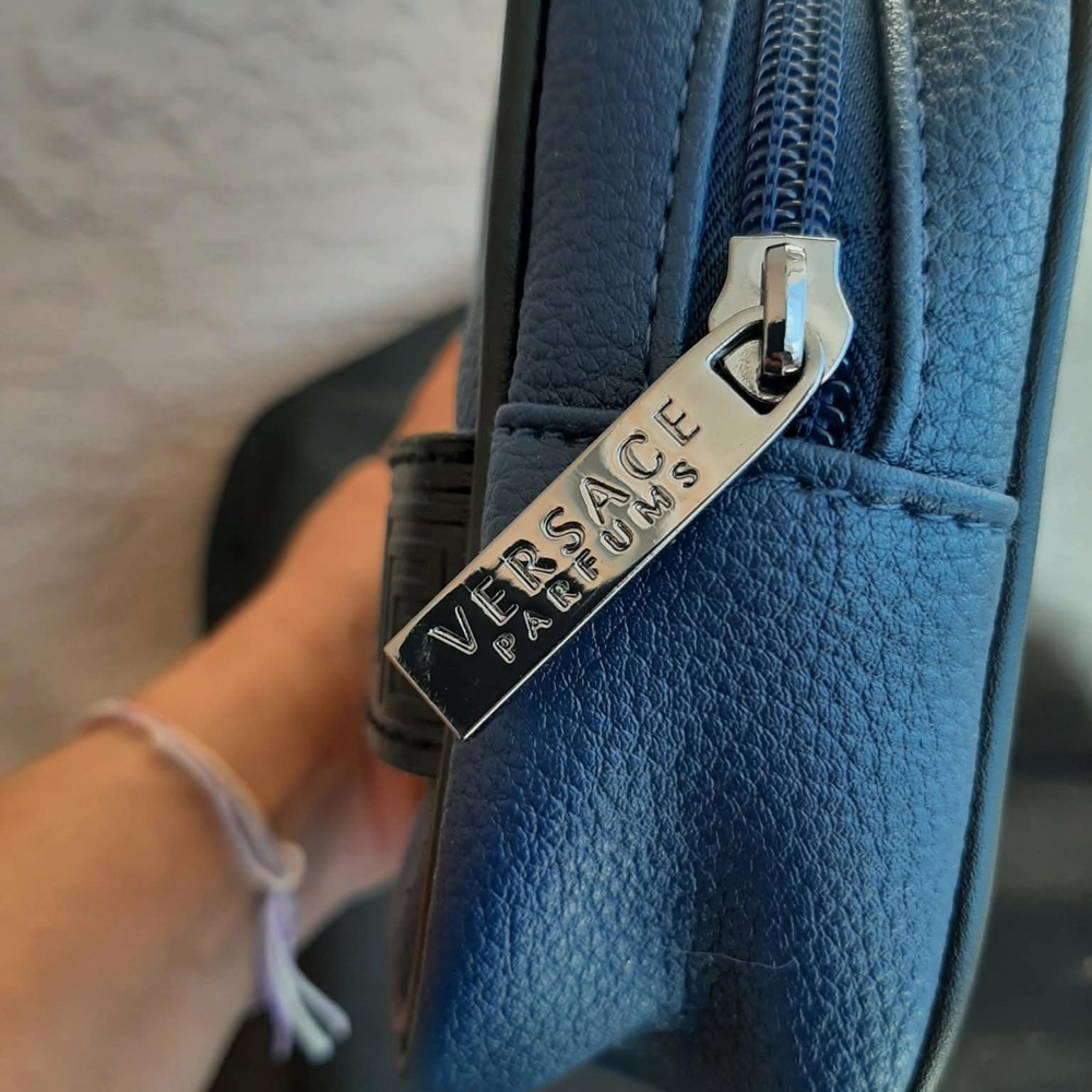 VERSACE Travel 2 Pc Set - Picture 3 of 7
